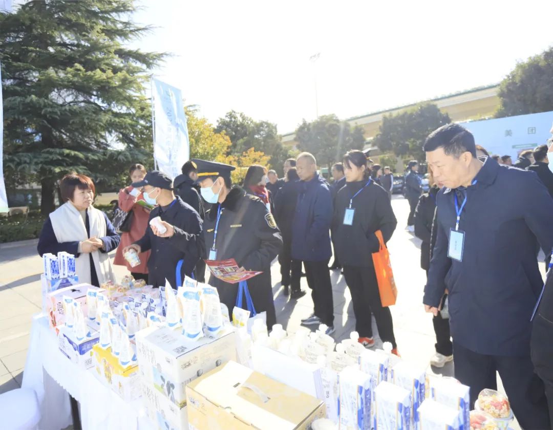 花花牛丨落實(shí)食品生產(chǎn)加工企業(yè)質(zhì)量安全主體責(zé)任，助力人民群眾生活更美好——2023年河南省暨鄭州食品安全宣傳周啟動(dòng)儀式隆重舉行