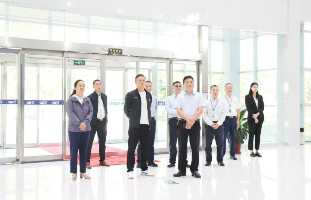 快樂過“雙節(jié)”，安全不放假｜河南農(nóng)投集團黨委書記、董事長李曉寰一行蒞臨花花牛乳業(yè)集團開展“雙節(jié)”安全生產(chǎn)大檢查活動并慰問一線職工、