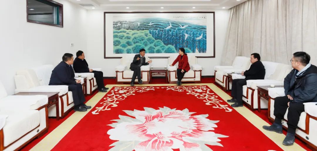 發(fā)揮產(chǎn)業(yè)優(yōu)勢 助力鄉(xiāng)村振興 | 民權(quán)縣委副書記、縣長王靜嫻會見關(guān)曉彥董事長一行