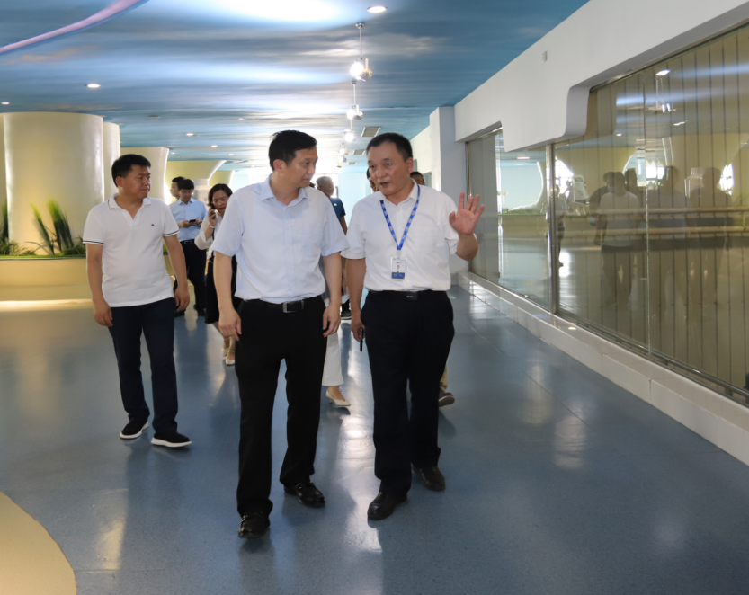 快訊|鄭州市二七區(qū)委副書記、區(qū)長虎榮鑫蒞臨河南花花牛乳業(yè)集團調研