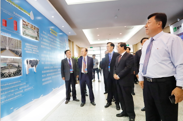 花花牛亮相中國(guó)奶業(yè)20強(qiáng)呼倫貝爾峰會(huì)，共話中國(guó)奶業(yè)振興！