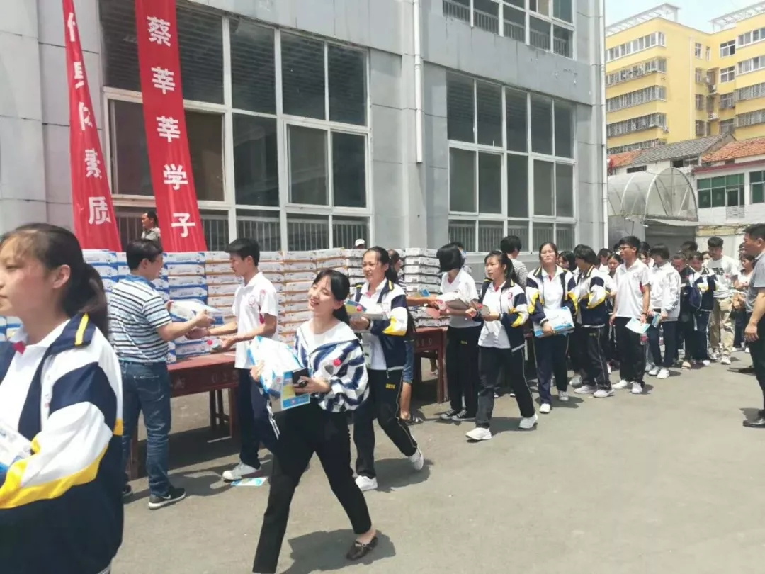 花花牛|捐助教育100萬(wàn)元！做公益，我們是認(rèn)真的！