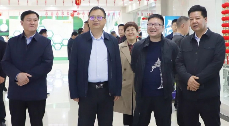 花花牛丨駐馬店市遂平縣政協(xié)黨組書(shū)記、主席張衛(wèi)東一行蒞臨花花牛魯山瑞亞牧場(chǎng)參觀