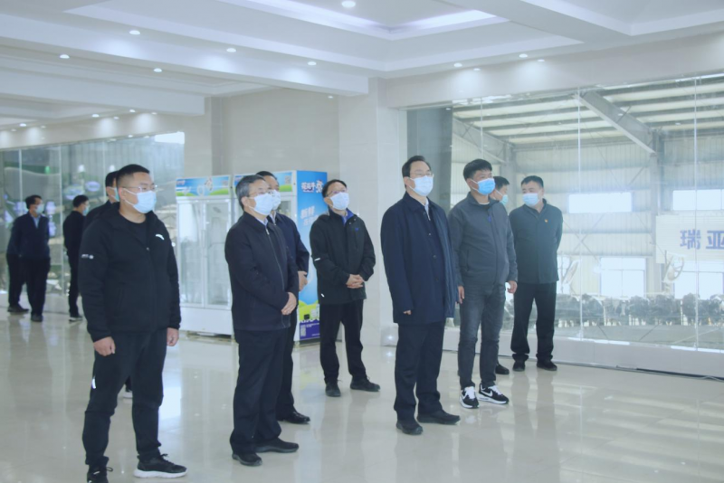 河南省人大常委會黨組書記、副主任孔昌生蒞臨花花牛魯山瑞亞牧場參觀調(diào)研