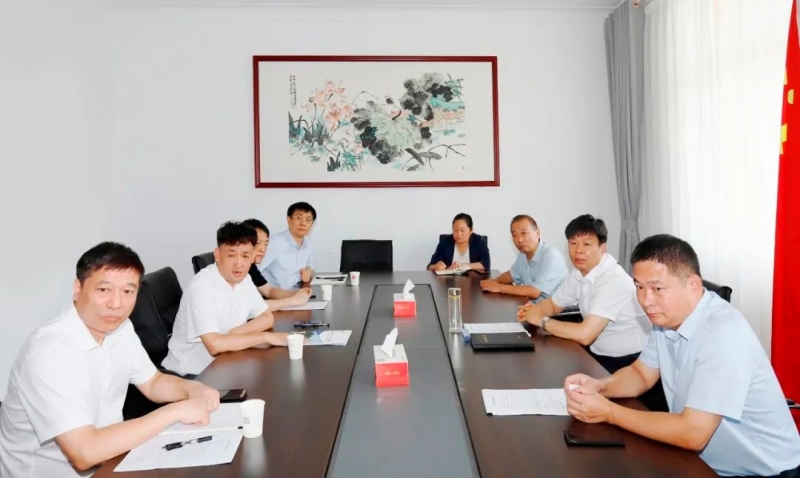 新蔡縣委書記邵奉公會(huì)見關(guān)曉彥董事長一行