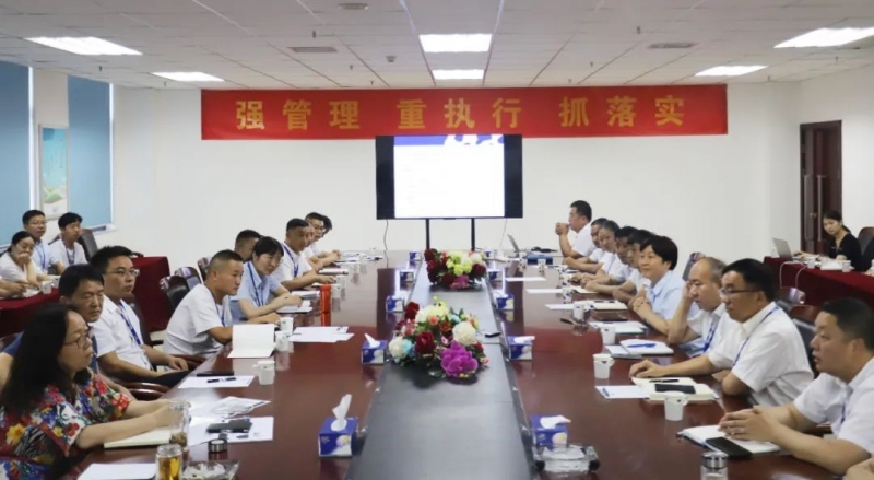 勇?lián)姑な卣齽?chuàng)新｜花花牛乳業(yè)集團(tuán)召開營銷、養(yǎng)殖及飼料月度經(jīng)營工作會(huì)議