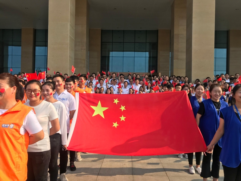 花花牛 唱紅歌 祝福我的國?。?！