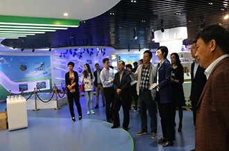 鄭州市二七區(qū)區(qū)委、統(tǒng)戰(zhàn)部部長王玉紅蒞臨花花牛生物科技有限公司參觀指導(dǎo)