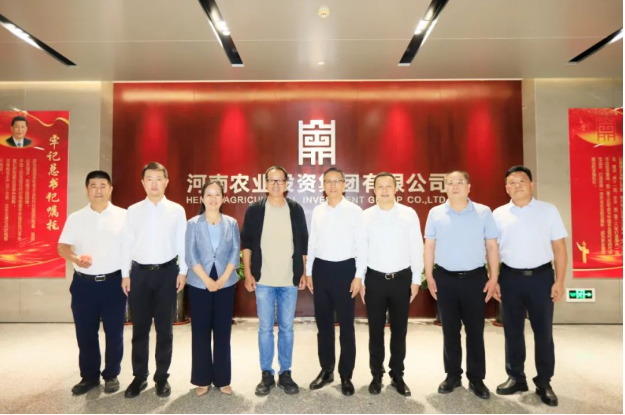 東方甄選俞敏洪先生到訪河南農(nóng)投集團，品嘗花花牛產(chǎn)品并給予高度評價